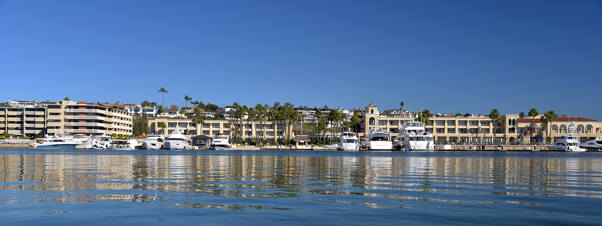 Newport Beach, Balboa Bay Club
